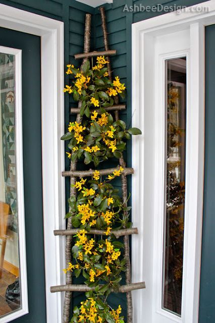 diy trellis ladder Backyard Porch Ideas, Diy Garden Landscaping, Garden Landscape Ideas, Landscape Tips, Spring Porch Decor, Diy Garden Trellis, Diy Trellis, House With Porch, Flower Display