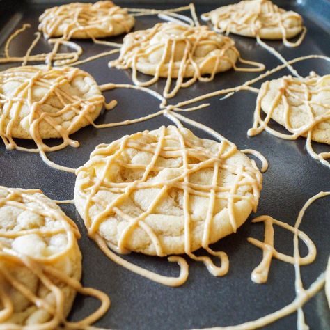 White Chocolate Cookies with Peanut Butter Drizzle - Tara's Multicultural Table Peanut Butter Drizzle Recipe, Chocolate Drizzle Recipe, Chocolate Cookies With Peanut Butter, Danish Butter Cookies Recipe, Raspberry Drizzle, Recipe For Cookies, Peanut Butter Drizzle, Drizzle Recipe, Cookies With Peanut Butter