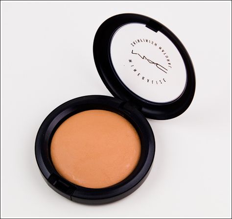 MAC Give Me Sun! Bronzer is my everyday bronzer that I love. Mac Bronzer, Mac Whirl, Sun Power, Favorite Makeup Products, Makeup Must Haves, Makeup On Fleek, Makeup To Buy, Makeup Obsession, Mac Makeup