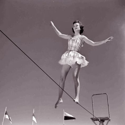 Tightrope walker, 1950s. Cirque Vintage, Circus Vintage, Old Circus, Tightrope Walker, Circus Aesthetic, Circus Sideshow, Circus Acts, Circus Circus, Circus Performers