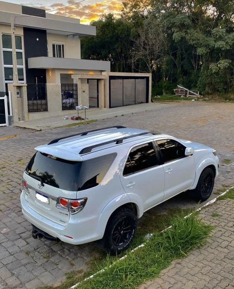 Fortuner 4x4, Fortuner Toyota, Toyota Sw4, Tucson Hyundai, Indian Cars, Motorcross Bike, Toyota Fortuner, New Ferrari, Toyota 4x4