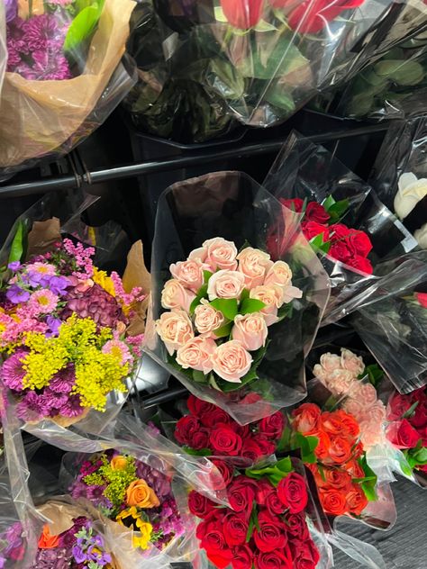 Spring Aesthetic Flowers, Aesthetic Flowers, Spring Aesthetic, Flower Bouquets, Book Aesthetic, My Flower, Birthday Presents, Grocery Store, Flowers Bouquet