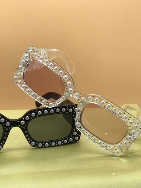 Elegant Sunglasses With Rhinestones, Silver Rhinestone Sunglasses With Glass, Rhinestone Studded Sunglasses, Elegant Rhinestone Glass Sunglasses, Luxury Rhinestone Sunglasses, 90s Sunglasses, Fashion Forms, 90s Looks, Trendy Sunglasses