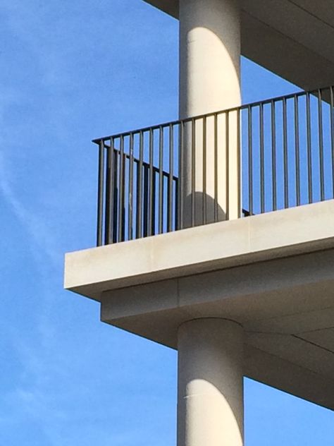 David Chipperfield, Kensington Rectangular black painted metal balustrade, concrete balcony and pillars Metal Balustrade Balcony, Black Metal Balustrade, Concrete Railing Design Balcony, Black Railing Balcony, Steel Balustrade Balcony, Black Balcony Railing, Metal Railing Balcony, Balustrade Ideas Outdoor, Balustrade Exterior