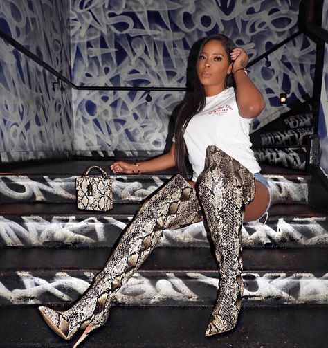 Milky NYC 🇭🇹 on Instagram: “Snakeprint errythang. Rp @shamielesingh #snakeprint #snakeskin #boots #fashion #style #ootd #influencer #stylist #mua #beauty #dior” Snakeprint Boots Outfit, Snakeskin Boots Outfit, Print Boots Outfit, Skin Clothes, Thigh High Boots Outfit, Leather Thigh Boots, Beauty Dior, Snake Boots, Knee Boots Outfit