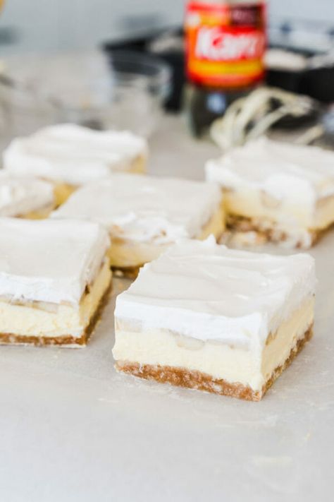 Simple, delicious, and easy enough for my kids to make. These No-Bake Banana Cream Pie Bars make the perfect afternoon treat! The crust is made with crushed vanilla wafer cookies, melted butter and Karo® Corn Syrup - the perfect base to this easy dessert! || JennyCookies.com No Bake Crust, 8x8 Desserts, Banana Cream Pie Bars, Easy No Bake Dessert Recipes, Bananas Recipes, No Bake Dessert Recipes, Bananas Recipe, Instant Banana Pudding, Bake Banana