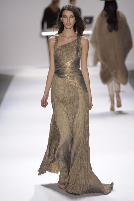 ❀༻ Carlos Miele Roman Dress Modern, Evening Gown Outfit, Bronze Dresses, Carlos Miele, Roman Dress, Gown Outfit, Dresses Beige, Bronze Dress, Elegant Evening Dresses