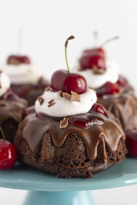 Easy Mini Black Forest Cake Recipe Bundlette Cake Recipes, Black Forest Mini Bundt Cake, Chocolate Cherry Bundt Cake, Chocolate Cherry Cake Recipe, Black Forest Muffins, Black Forest Mini Cakes, Boston Cream Mini Bundt Cakes, Mini Black Forest Cake Recipe, Mini Black Forest Cake