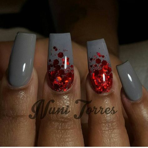 Grey and red love the combination Grey Acrylic Nails, Grey Nails, Grey Nail Designs, Cute Acrylic Nail Designs, Gray Nails, Red Nail Designs, Red Nail, Red Love, Nails Desing