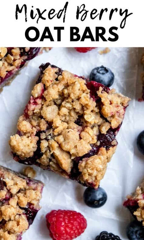 Mixed Berry Oat Bars are a perfect summer treat everyone will love! Bursting with fresh berries and hearty oats, a touch of cinnamon and all the buttery crumble topping! #oatbars #mixedberry #berryoatbars #oatmeal Berry Oat Bars, Berry Bars, Berry Crumble Bars, Berry Oatmeal, Berry Crumble, Berry Dessert, Blueberry Oatmeal, Crumble Bars, Berry Jam