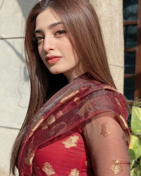 Nawal Saeed, Bollywood Designer Sarees, Pakistani Women Dresses, Beautiful Eyes Pics, Fancy Suit, Arabian Beauty Women, Indian Photoshoot, Casual Party Dresses, Stylish Sarees