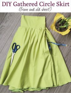 Gathered Circle Skirt, Skirt Sewing Tutorial, Circle Skirt Pattern, Circle Skirts, Skirt Sewing, Skirt Tutorial, Sewing Tutorials Clothes, Trendy Sewing, Dress Tutorials