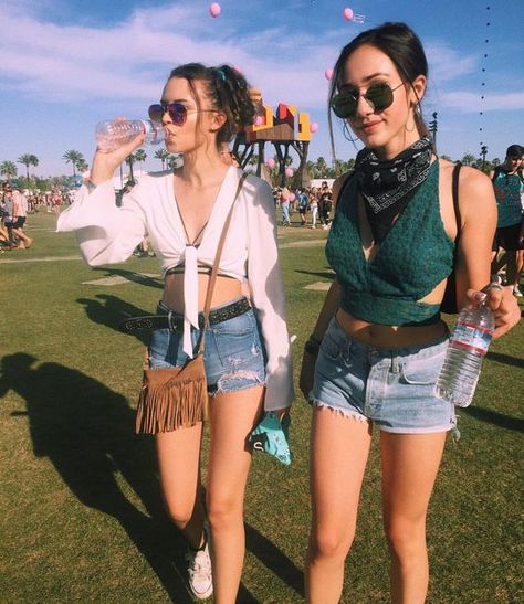 10 outfits frescos que debes intentar para el Vive Latino 2019 Rap Festival Outfit, Cochella Outfits Ideas, Edm Outfit, Cochella Outfits, Lollapalooza Outfit, Coachella Vibes, Coachella Inspiration, Edm Festival Outfit, Outfit Festival