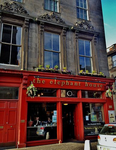 The Elephant House in Edinburgh where J.K. Rowling wrote! I love that there's a "Birthplace of Harry Potter" sign. :) I'm already perusing their menu to see what I'll have, even though I've no idea when I'll go... Elephant House Edinburgh, Edinburgh England, Elephant House, Harry Potter Sign, Edinburgh Uk, Hp Book, Scotland Trip, George Iv, J K Rowling