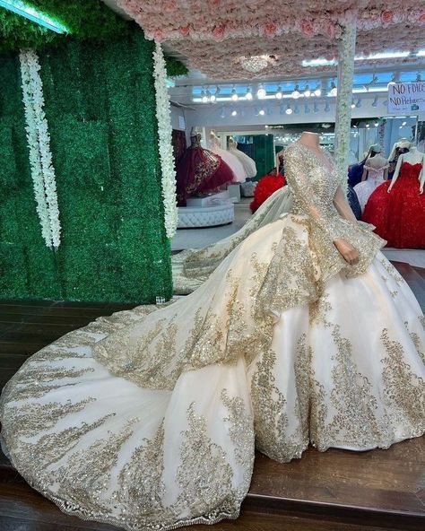 Quince Dresses Long Sleeve, White And Gold Quinceanera Dresses, White Quince Dress, Champagne Quince Dresses, Gold Quince Dress, Gold Quinceanera Dresses, Rose Gold Quinceanera Dresses, Quinceñera Ideas, Long Sleeve Quinceanera Dresses