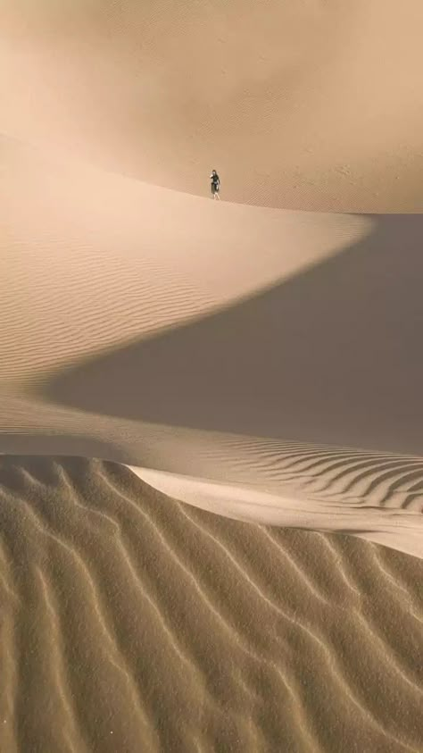 Arabian Desert Aesthetic, Saudi House, Marble Wallpaper Phone, Mugler Alien, Desert Planet, Dubai Houses, Desert Aesthetic, Star Trek Next Generation, Marble Wallpaper