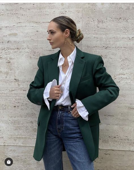 Green Buissnes Outfit, Forest Green Blazer Outfit, Emerald Green Blazer Outfit, Green Blazer Outfits, Dark Green Blazer Outfit, Blazer Verde, Green Trousers Outfit, Dark Green Blazer, Green Blazer Outfit