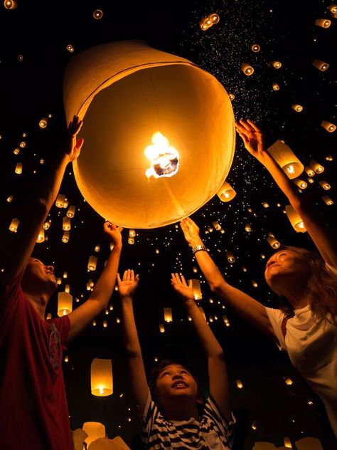 Loi Krathong Festival, Chiang Mai Elephant, Thailand Festivals, Diwali Lantern, Loy Krathong, Karon Beach, Sky Lanterns, Taiwan Travel, Lantern Festival