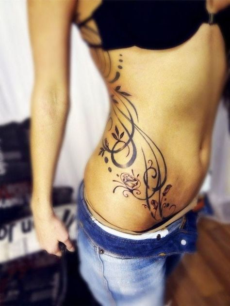 Feminine Waist Tattoo, Someday Tattoo, Waist Tattoo, Hip Tattoo Designs, Stomach Tattoos Women, Rib Tattoos For Women, Belly Tattoos, Torso Tattoos, Hip Tattoos Women