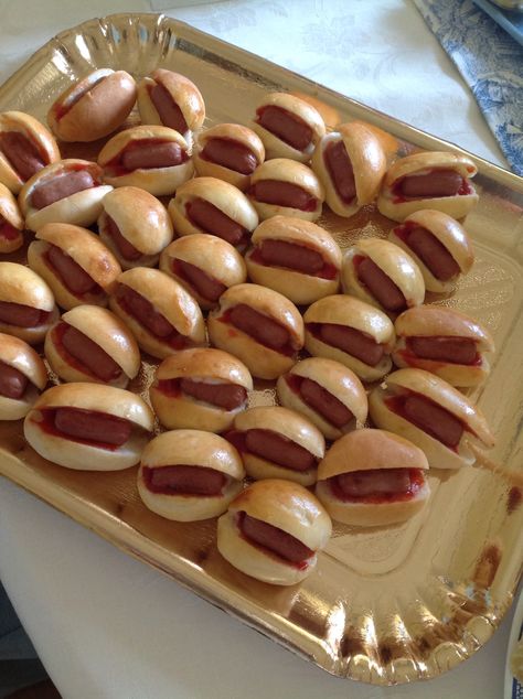 Mini hot dog Mini Hot Dogs, Hot Dogs, Dinner Ideas, Tray, Ethnic Recipes, Dogs, Quick Saves