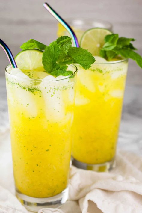 Mango Mocktail Recipe, Mango Mojito Mocktail, Coconut Mojito Mocktail, Mango Mocktail, Summer Drink Ideas, Mango Margarita Mocktail, Mango Mint Mojito, Nonalcoholic Drink, Strawberry Daiquiri Recipe