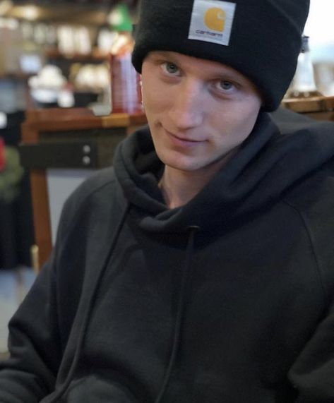 He have hat like Tyler carhartt OMG twenty one pilots x NF Just Like You Nf, Nf Rapper Aesthetic, Nf Icon, Nf Pfp, Nf Aesthetic, Nate Feuerstein, Nf Nate, Nathan Feuerstein, Nf Rapper