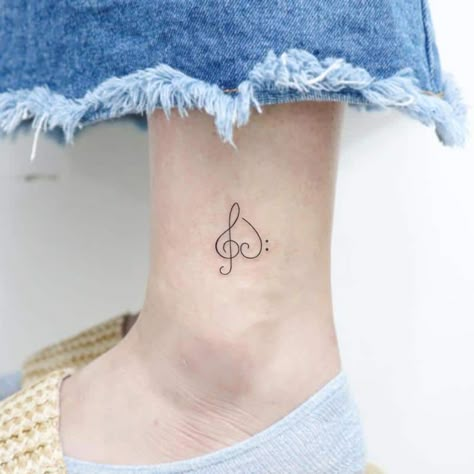 Piano Tattoos For Women, Cute Travel Tattoos For Women, Music Note Fine Line Tattoo, Music Tattoo Wrist, Tattoo Piano Ideas, Music Clef Tattoo, Tattoos For Musicians, Music Minimalist Tattoo, Minimalist Piano Tattoo