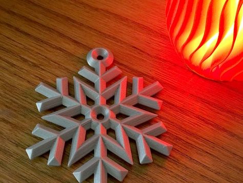 Simple Snowflake, 3d Printing Diy, Holiday Centerpieces, Snowflake Ornaments, Personalized Decor, Modern Christmas, Personalized Ornaments, Edge Design, Creative Gifts