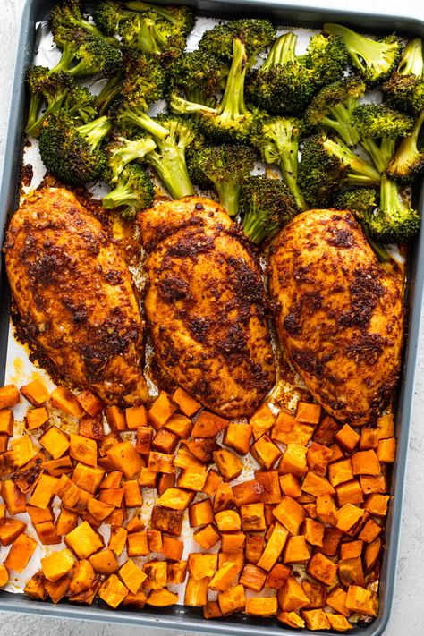 Broccoli Oven, Pan Roasted Chicken, Gimme Delicious, Sheet Pan Dinners Recipes, Healthy Lunch Meal Prep, Dinner Meal Prep, Chicken Sweet Potato, Easy Healthy Meal Prep, Pan Chicken