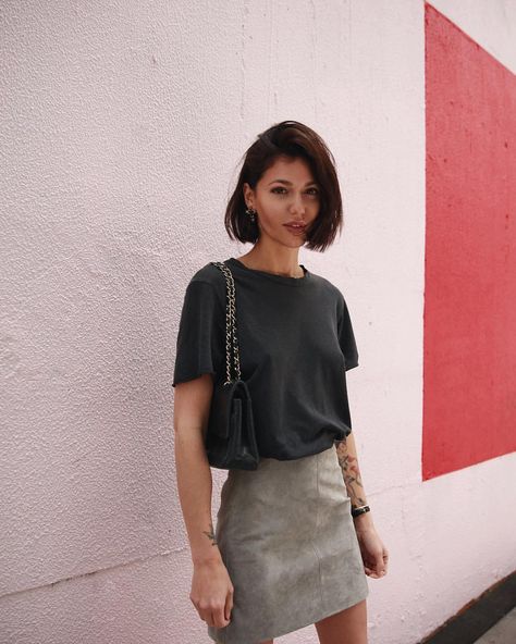 Bob Hair Outfit, Short Hair Outfits, New Cut, Bob Hair, Looks Street Style, Favorite Hairstyles, Suede Skirt, Grey Suede, Street Styles