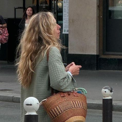 Parisiens in Paris 🇫🇷 on Instagram: "Summer in the city   #ShotOnIphone#Iphone15Max#Paris#Parisian#Parisien#Effortless#Style#EffortlessChic#Natural#Fashion#Denim#DenimMania#ParisianStyle#LeParisien#LaParisienne#ParisFashionWeek#PFW" Parisian Effortless Style, Paris Hairstyles Parisians Haircuts, Parisian Denim Jacket, Natural Fashion, Summer In The City, Instagram Summer, Natural Style, Denim Fashion, Effortless Style