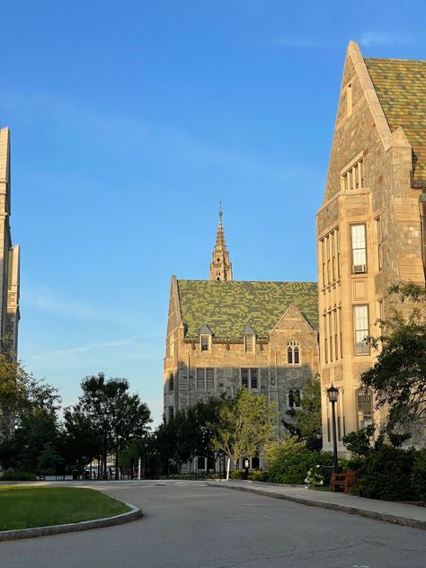 Boston College Dorm, Boston College Aesthetic, Boston Life, Vassar College, College Vision Board, College Aesthetic, Boston College, Dream College, Uni Life