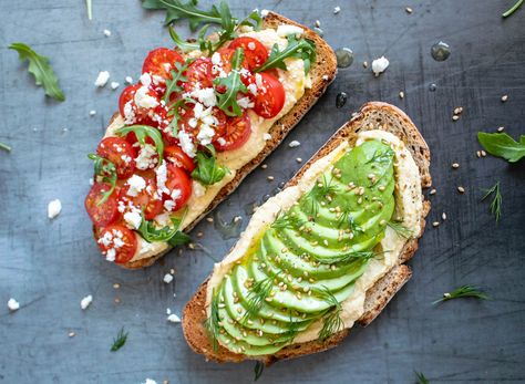 Toast With Avocado, Hummus Toast, Best Healthy Recipes, Maki Sushi, Tomatoes On Toast, Healthy Toast, Easy Sushi, Avocado Toast Recipe, Vegan Hummus