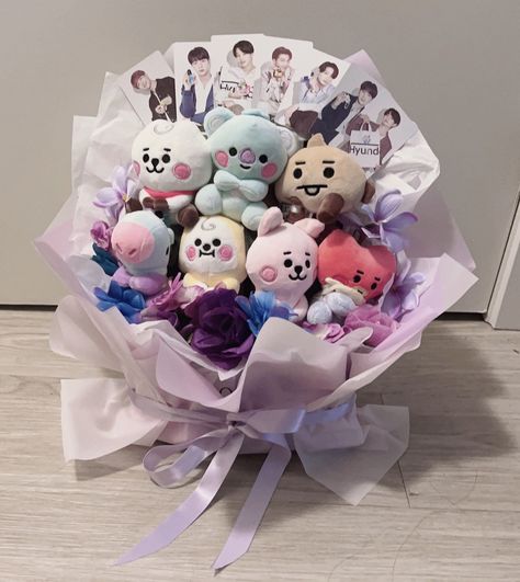 BTS Bouquet: A Floral Tribute to the Music Group Bts Flower Bouquet, Bts Flower, Plushie Keychain, Army Crafts, Bts Stuff, Custom Bouquet, 3 Characters, Artificial Flower Bouquet, Bts Merch