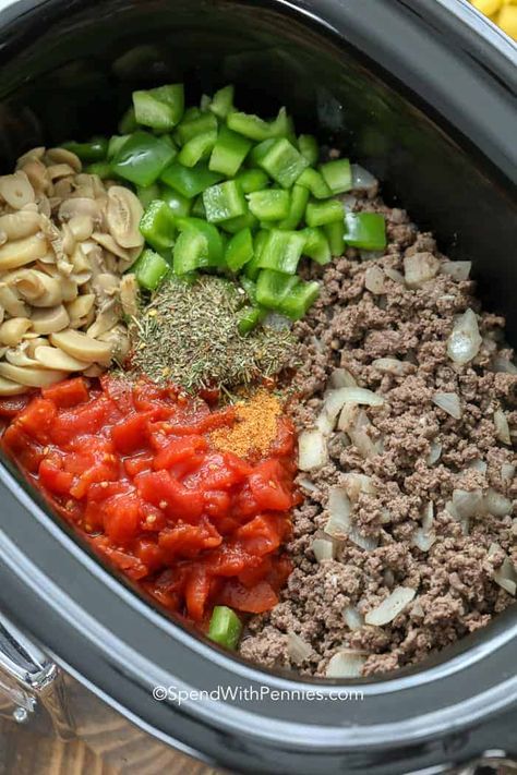 Goulash In Crockpot, Goulash Slow Cooker, Crockpot Goulash Recipe, How To Make Goulash, Crockpot Goulash, Diet Lunches, Daycare Recipes, Crockpot Favorites, Ground Beef Crockpot Recipes