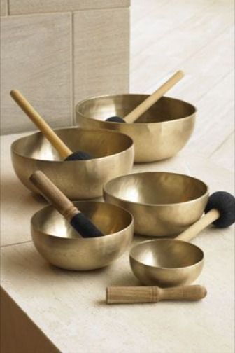 Singing bowls are a powerful tool for relaxation and healing. Learn all about these precious instruments and how you can use them. Click the pin to get redirected to our site. Photo courtesy of Threadless. Feng Shui Rules, Feng Shui Guide, Feng Shui Symbols, How To Feng Shui Your Home, Metal Element, Feng Shui Design, Feng Shui Art, Feng Shui Energy, Feng Shui Bedroom