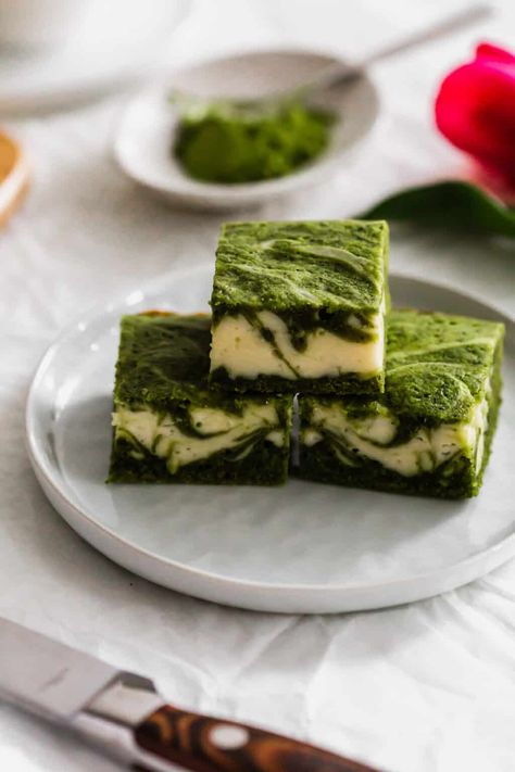 Matcha Cheesecake Brownies | Sift & Simmer Matcha Recipe Baking, Matcha Brownies, Matcha Green Tea Recipes, Matcha Cheesecake, Resep Brownies, Matcha Dessert, Diet Cookies, Matcha Cookies, Matcha Cake