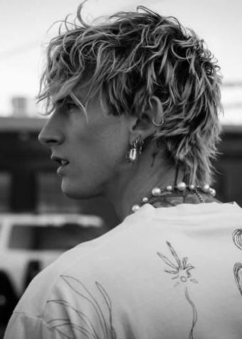 Alt Hairstyles Men, Mgk Haircut, Spiky Hair Men, Alt Hairstyles, Tattoed Guys, Mohawk For Men, Mohawk Mullet, Curly Mullet, Colson Baker