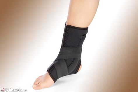 How+long+should+you+wear+an+ankle+brace? Ankle Ligaments, Ankle Brace, Ankle Pain, Ankle Sleeve, Ankle Braces, Sprained Ankle, Fitness Magazine, Ankle Support, Physical Therapist