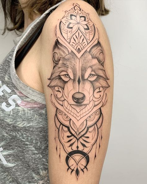 Rick•Tatuagens delicadas on Instagram: “✨🐺 Lobo com ornamentos✨ Lobo com detalhes em ornamentos para minha amiga Fê! Agradeço pela oportunidade em começar esse projeto e por…” 3 Tattoo, Wolf Tattoo, Symbolic Tattoos, Mandala Tattoo, Tattoo Design Drawings, Tattoo On, Cool Tattoos, Portrait Tattoo, Baby Animals