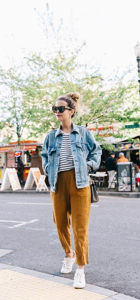 15 Easy Ways to Wear Mustard Pants - Pretty Designs Mustard Pants Outfit, Oversized Jean Jacket Outfit, How To Wear Denim Jacket, Yellow Pants Outfit, Mustard Yellow Pants, Mustard Outfits, Spring Denim Jacket, Mustard Pants, Jean Jacket Outfits