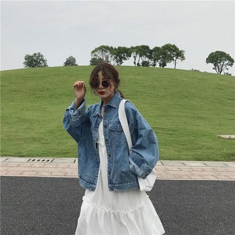 Oversized Jean Jacket Outfit, Blue Denim Jacket Outfit, Aesthetic Jackets, Denim Jacket Outfit Women, Blue Jean Jacket Outfits, Oversized Denim Jacket Outfit, Baseball Jacket Outfit, Grunge Summer Outfits, Harajuku Aesthetic