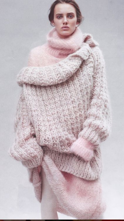 Mode Rose, Look Rose, Pull Oversize, Sweater Trends, Knitted Wit, Looks Street Style, Knitwear Fashion, Knit Fashion, Knitting Inspiration