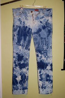 Tie Dye Pants Diy, Tye Dye Jeans, Pants Diy, Diy Tie Dye, Dye Pants, Dye Jeans, Bleached Jeans, Tie Dye Pants, Diy Tie