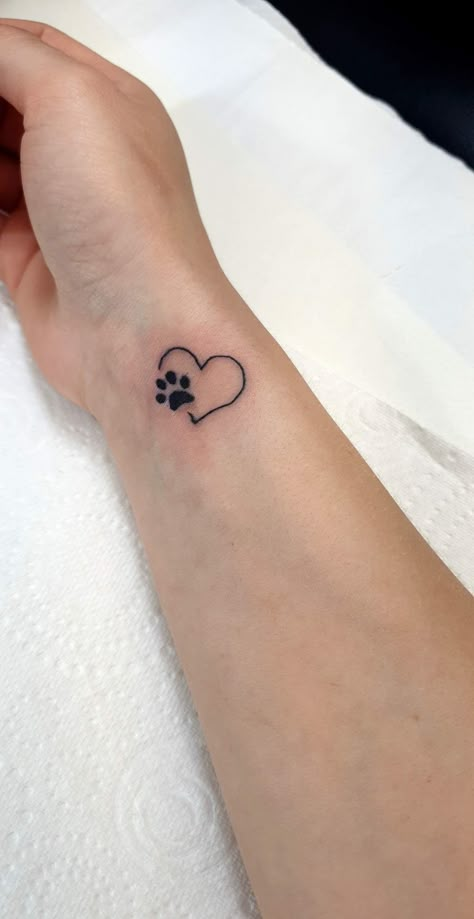 Classy Tattoos For Women, Cute Simple Tattoos, Dog Memorial Tattoos, Pawprint Tattoo, Animal Tattoo Ideas, Finger Tattoo For Women, Cool Wrist Tattoos, Shape Tattoo, Foot Tattoos For Women