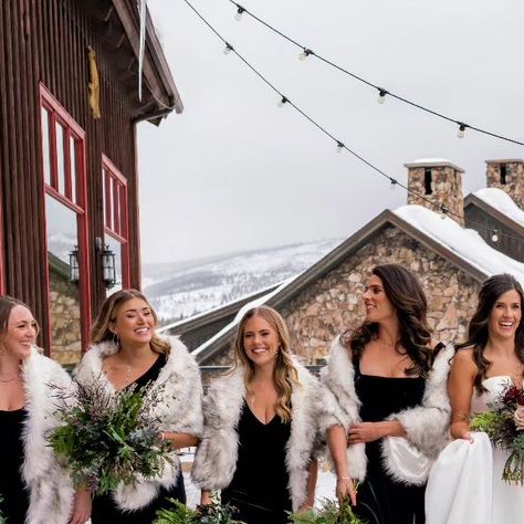 Stacy Firkus | Colorado Wedding & Elopement Photographer on Instagram: "A winter wedding in the mountains is a fantastic choice for a picturesque and unique celebration. Here are some ideas:  1. Venue: Choose a mountain lodge, cabin, or a ski resort as your venue. The stunning natural surroundings will create a beautiful backdrop for your wedding.  2. Decor: Embrace the winter theme with snowflakes, evergreen foliage, and cozy elements like blankets and fire pits. Candles and fairy lights can add a warm and romantic ambiance.  3. Attire: Opt for a long-sleeved wedding dress or consider a fur wrap to stay warm. Groomsmen can wear suits in deep, rich colors like navy or forest green.  4. Seasonal Food: Serve hearty, warm dishes like soups, stews, and comfort foods. Consider a hot chocolate o Winter Wedding In The Mountains, Winter Navy Wedding, Ski Resort Wedding Winter, Winter Lodge Wedding, Ski Lodge Wedding, Hygge Wedding, Winter Mountain Wedding, Colorado Wedding Elopement, Ski Resort Wedding