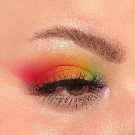 Easy Colorful Eye Makeup Simple, Fun Makeup Ideas Colorful, Beginner Eyeshadow, Halloween Makeup Pretty, Easy Makeup Tutorial, Hot Makeup, Makijaż Smokey Eye, Colorful Eye Makeup, Cute Makeup Looks