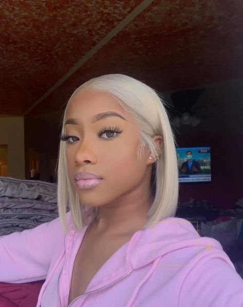 Blonde Middle Part, Ash Blonde Bob, Blonde Weave, Blonde Bob Wig, Bob Cut Wigs, Honey Brown Hair, Simple Hairstyles, Honey Blonde Hair, Blonde Bob Cuts