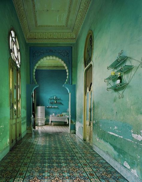 Cuban home with a turquoise color pallete and stunning tile work Cuban Tile, Magic Places, Boho Life, Green Walls, Design Hotel, Shades Of Turquoise, Tile Flooring, Green Interiors, Blue Kitchens