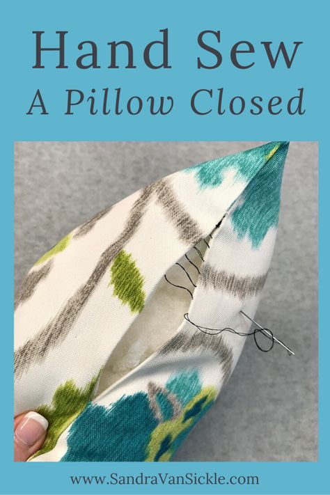 Sew A Pillow, Invisible Stitch, Hand Sewing Projects, Sewing Projects Clothes, Ladder Stitch, Sewing Pillows, Techniques Couture, Heirloom Sewing, Sewing Lessons